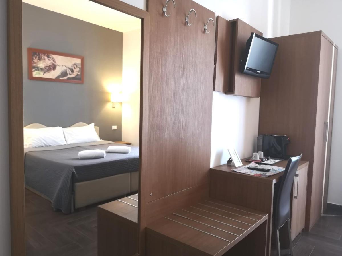 Rome Travellers Hotel Exterior photo