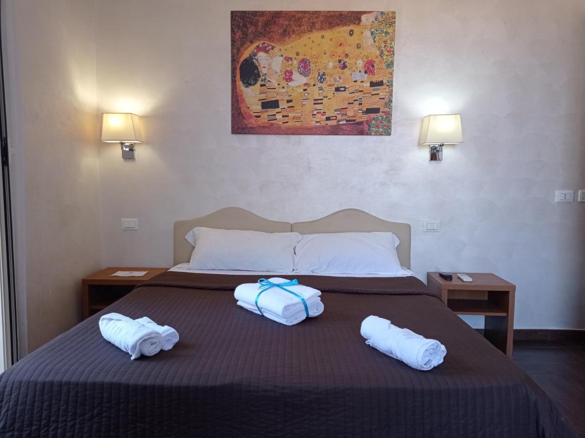 Rome Travellers Hotel Exterior photo